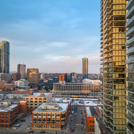 Modern Suite Calgary Downtown 5 Min Walk Stampede Bagian luar foto