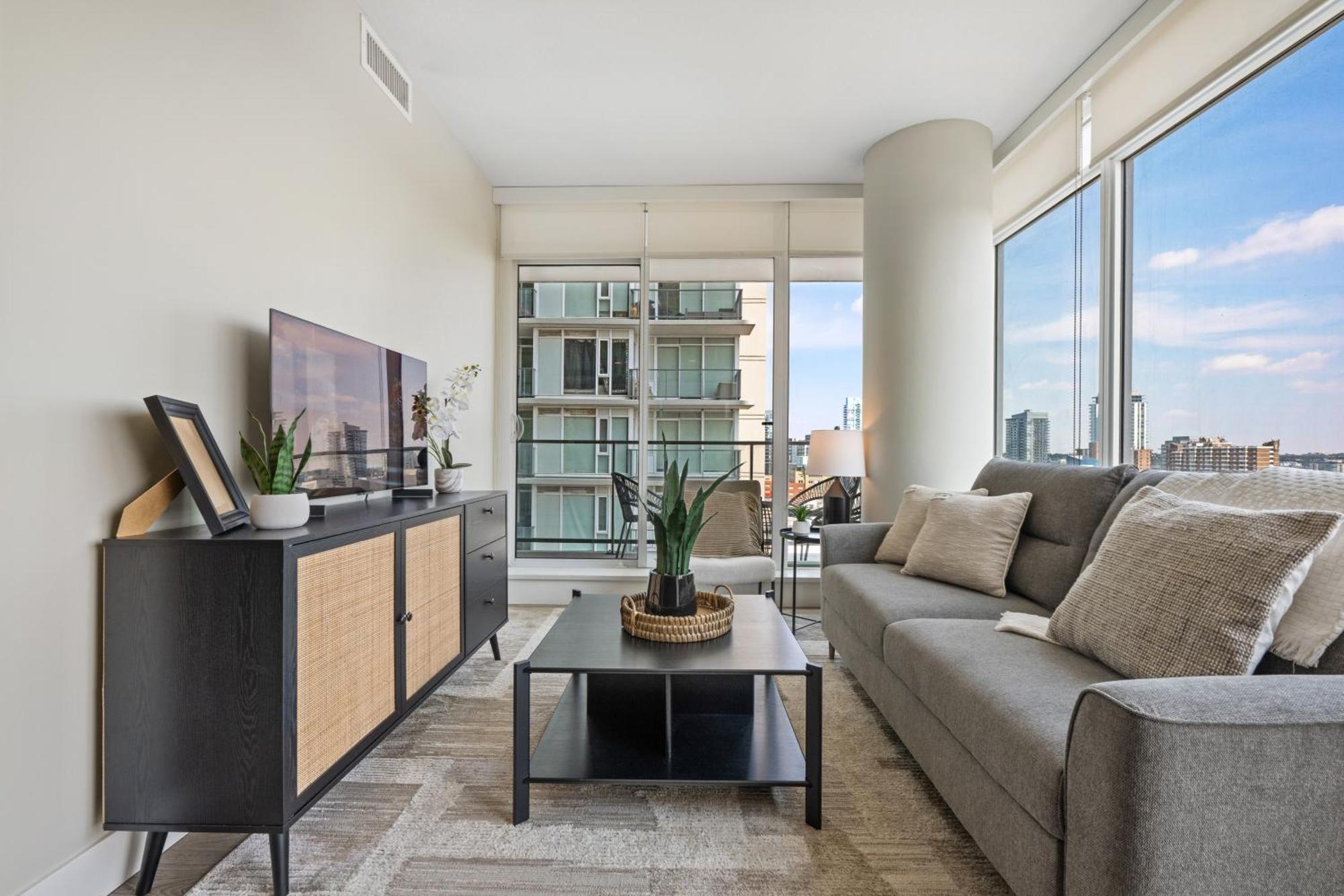 Modern Suite Calgary Downtown 5 Min Walk Stampede Bagian luar foto