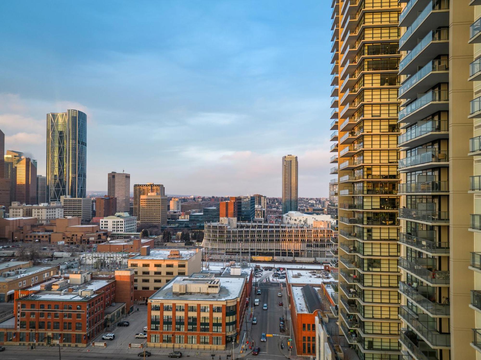 Modern Suite Calgary Downtown 5 Min Walk Stampede Bagian luar foto