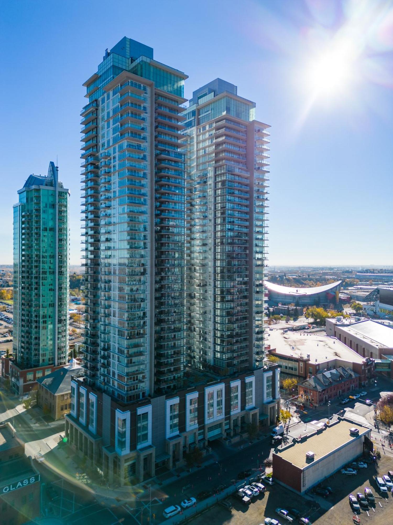 Modern Suite Calgary Downtown 5 Min Walk Stampede Bagian luar foto