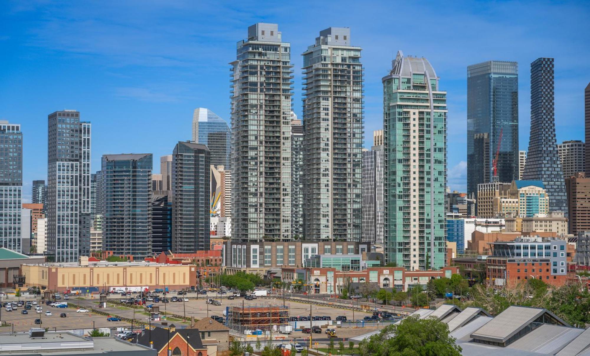 Modern Suite Calgary Downtown 5 Min Walk Stampede Bagian luar foto