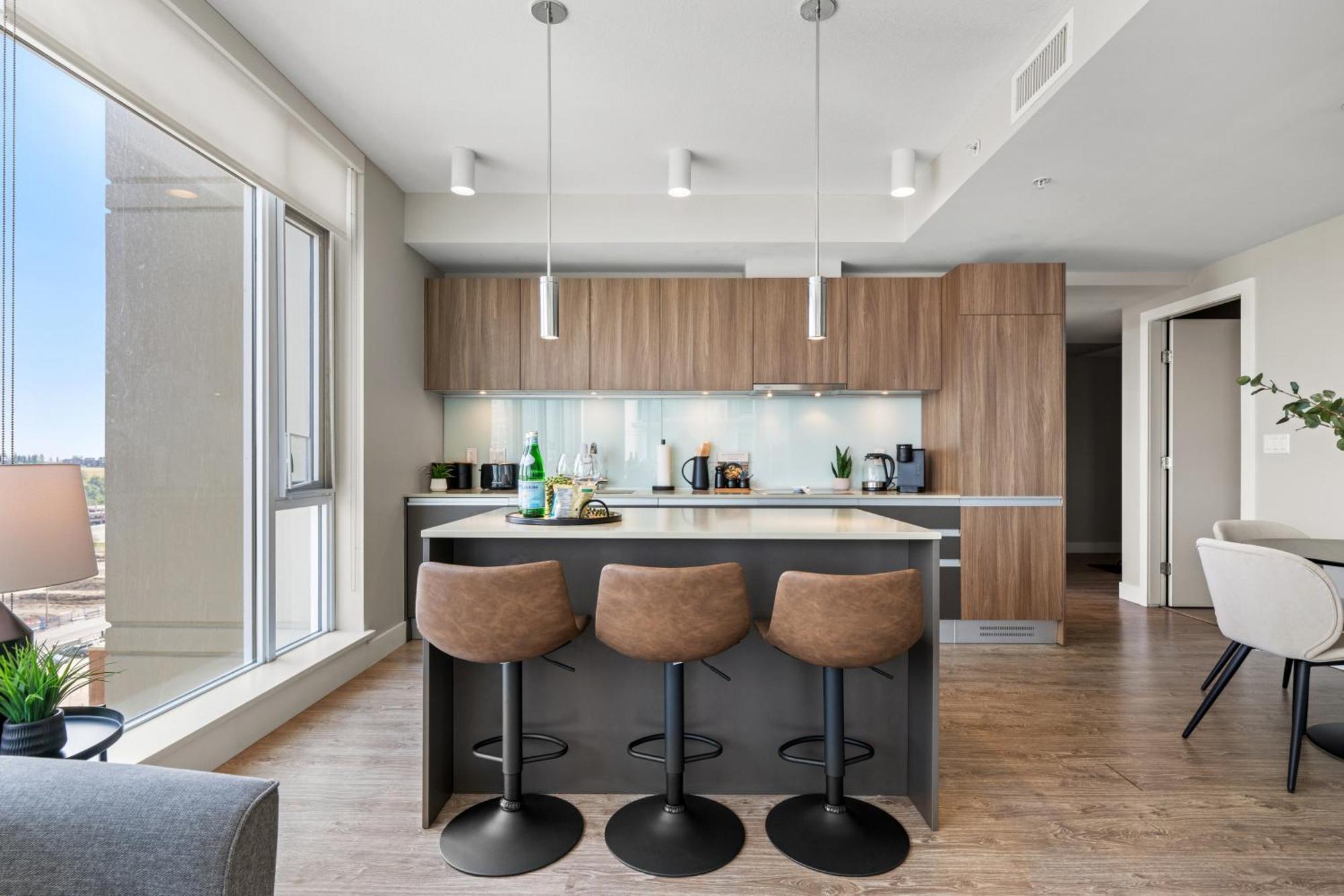 Modern Suite Calgary Downtown 5 Min Walk Stampede Bagian luar foto