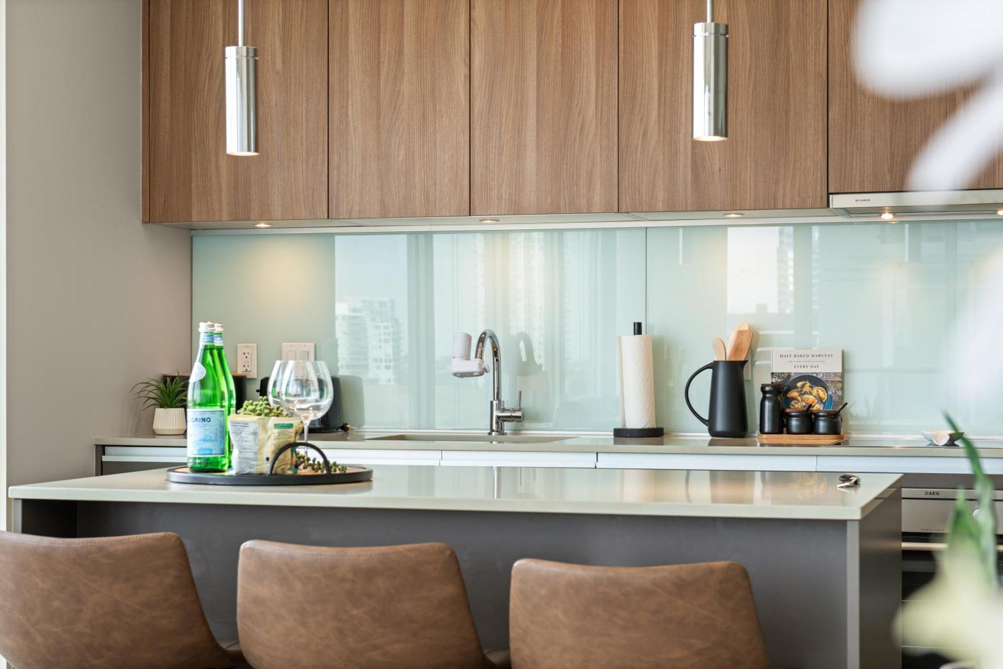 Modern Suite Calgary Downtown 5 Min Walk Stampede Bagian luar foto